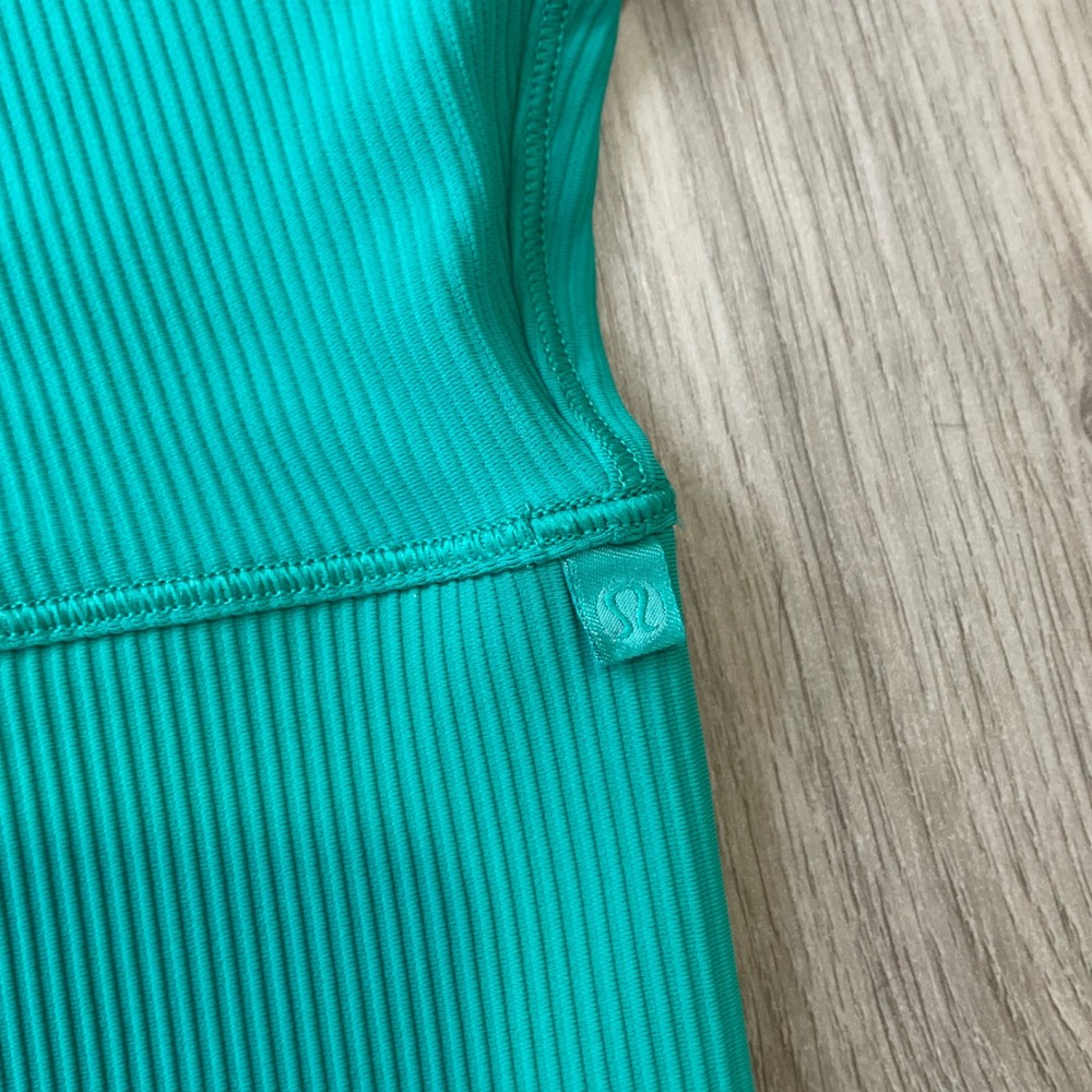 Lululemon Ribbed Reversible Crop Tank - Picture 3 of 3